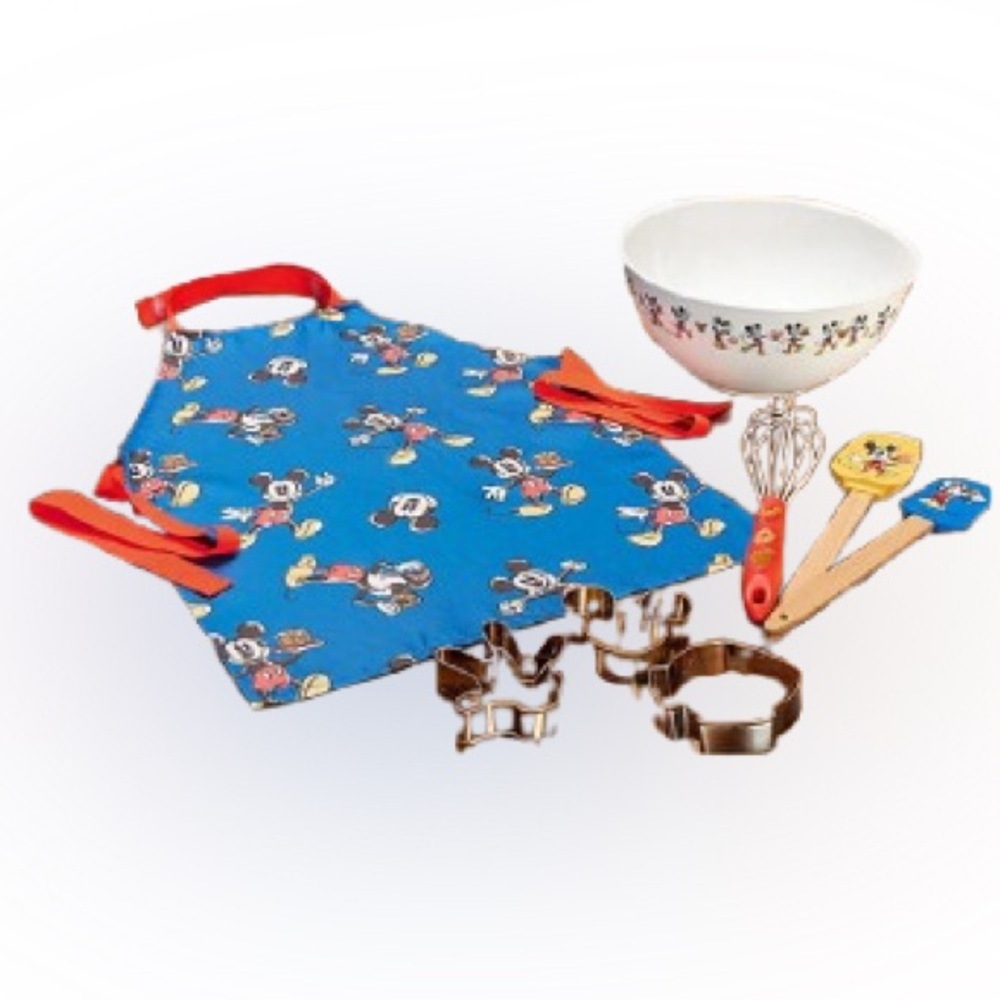 *New*Disney 100th Anniversary Mickey Kids' 8-Piece Baking Set (Sealed box)